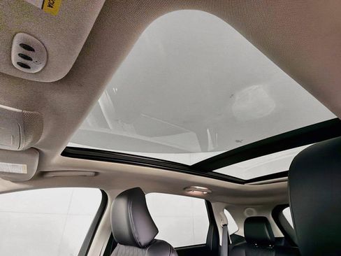 Used 2024 Ford Edge Titanium AWD/4WD image 5