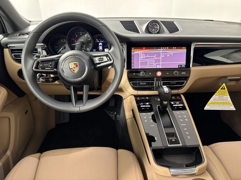 Certified 2025 Porsche Macan image 26