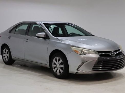Used 2015 Toyota Camry LE FWD image 1