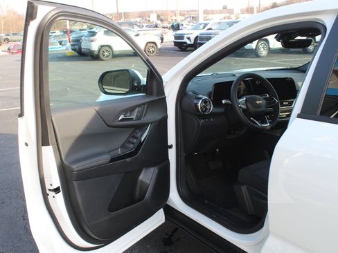 New 2026 Chevrolet Equinox LT image 8