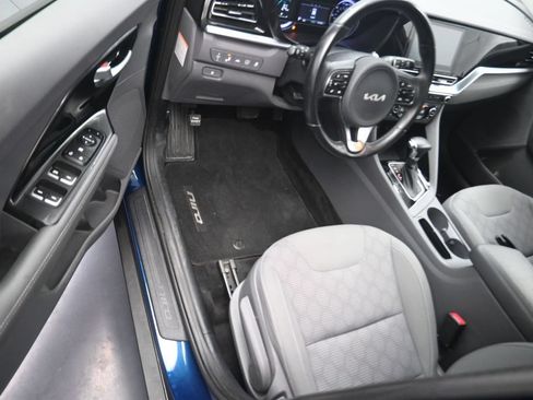 Used 2022 Kia Niro LXS FWD image 12