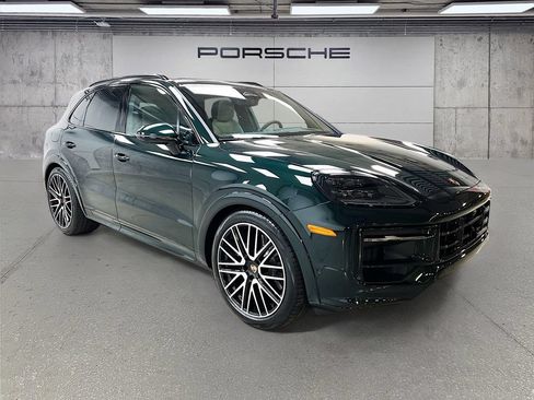 Certified 2026 Porsche Cayenne GTS AWD/4WD image 7