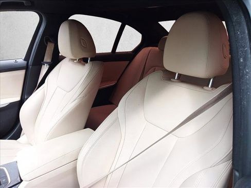 Used 2019 BMW 330i Sedan w/ Premium Package image 13