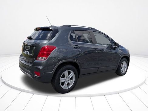 Used 2019 Chevrolet Trax LT FWD image 3