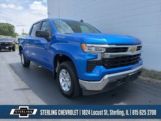Used 2025 Chevrolet Silverado 1500 LT AWD/4WD image 1
