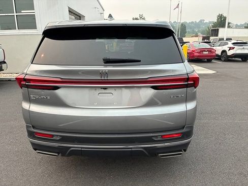 Used 2025 Buick Enclave Preferred AWD/4WD image 11