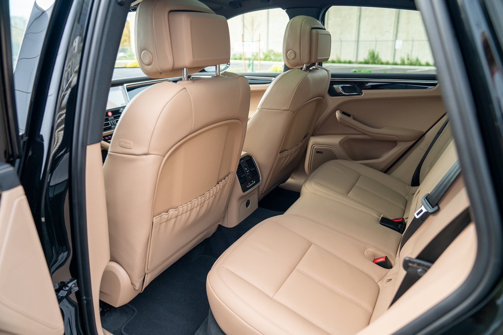Certified 2026 Porsche Macan AWD/4WD image 23