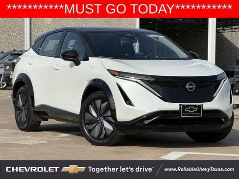 Used 2023 Nissan Ariya AWD image 2