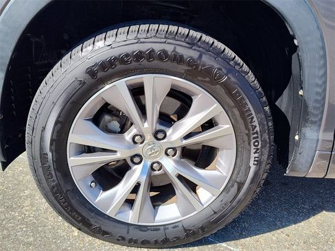 Used 2014 Toyota Highlander LE image 18