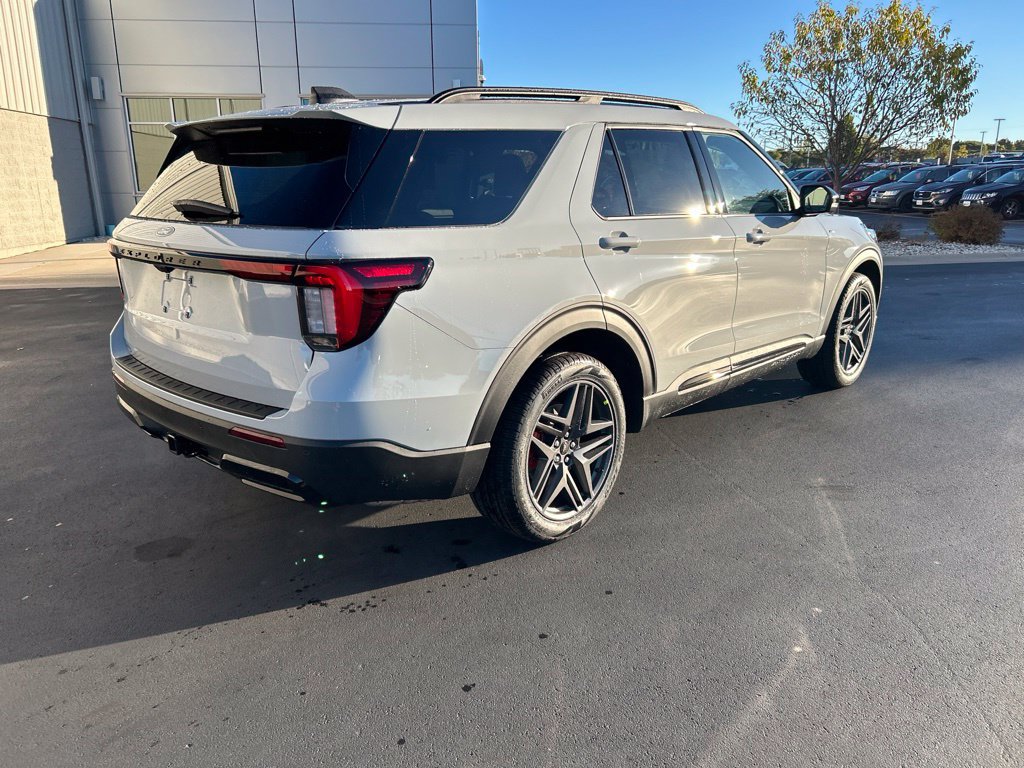 New 2027 Ford Explorer ST-Line AWD/4WD image 6
