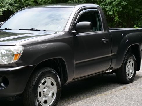 Used 2011 Toyota Tacoma 2WD Regular Cab image 27