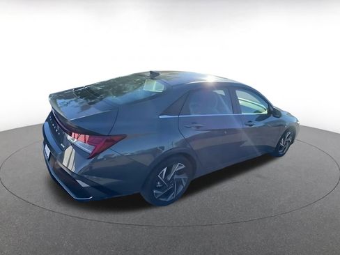 Used 2025 Hyundai Elantra Limited image 14