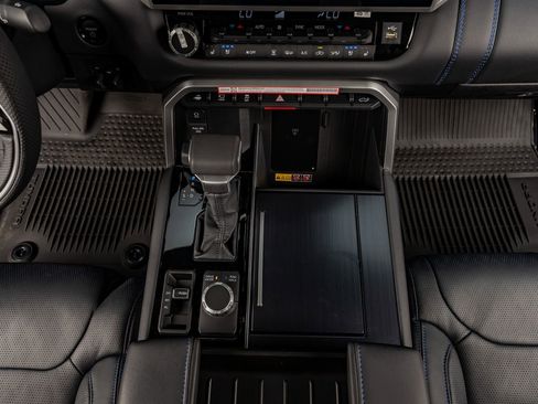 Used 2025 Toyota Tundra Platinum image 28