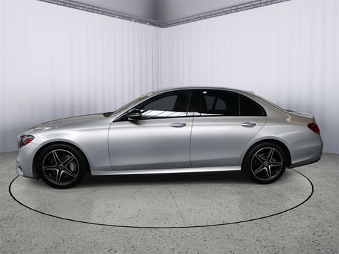Used 2018 Mercedes-Benz E 300 image 4
