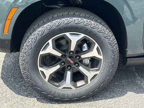 New 2026 GMC Yukon AT4 Ultimate w/ LPO, Floor Liner Package AWD/4WD image 17