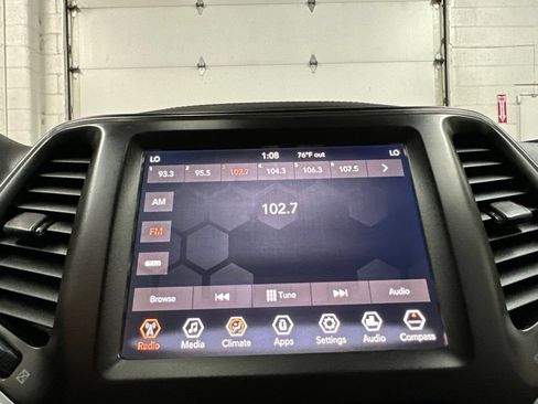 Used 2019 Jeep Cherokee Trailhawk AWD/4WD image 28