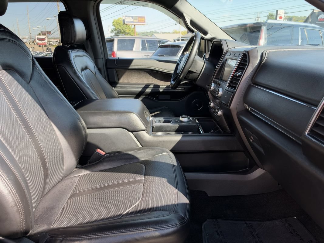 Used 2019 Ford Expedition Limited w/ Driver Assistance Package RWD image 18