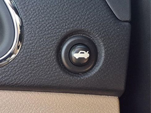 Used 2011 Chrysler 200 Limited FWD image 11