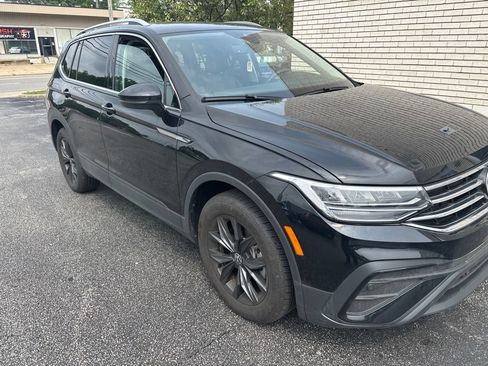 Used 2024 Volkswagen Tiguan SE w/ Panoramic Sunroof Package AWD/4WD image 3