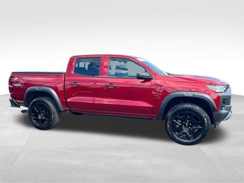 Used 2024 Chevrolet Colorado Trail Boss w/ Advanced Trailering Package AWD/4WD image 9