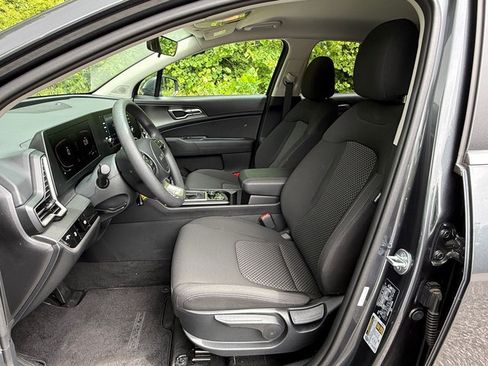 Used 2024 Kia Sportage LX FWD image 11