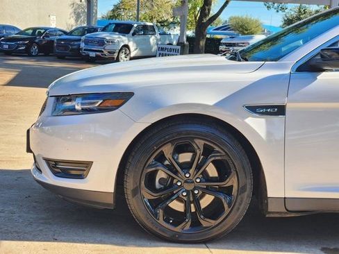 Used 2018 Ford Taurus SHO image 16