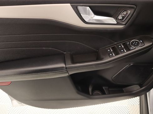 Used 2021 Ford Escape SE image 14