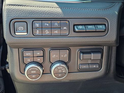Used 2023 GMC Yukon XL Denali w/ Denali Reserve Package AWD/4WD image 27