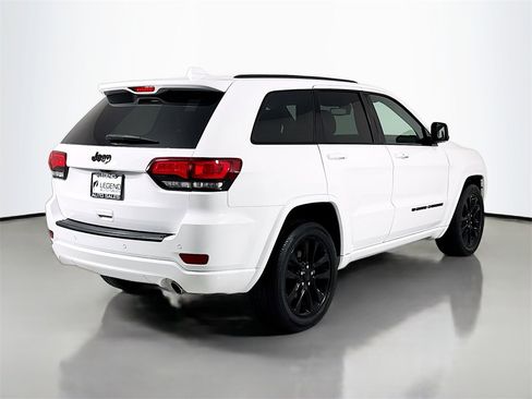 Used 2022 Jeep Grand Cherokee Laredo X image 5