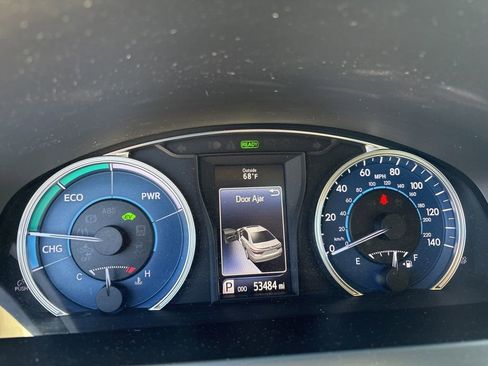 Used 2017 Toyota Camry XLE w/ Moonroof Package FWD image 19