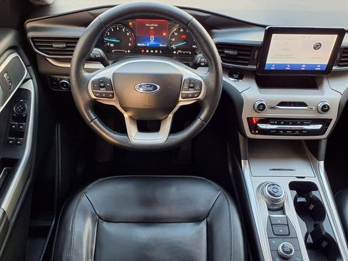 Used 2023 Ford Explorer XLT w/ Equipment Group 202A image 6