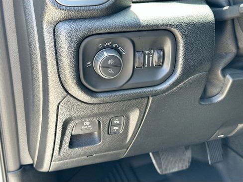 Used 2019 RAM 1500 Laramie w/ Sport Appearance Package AWD/4WD image 10