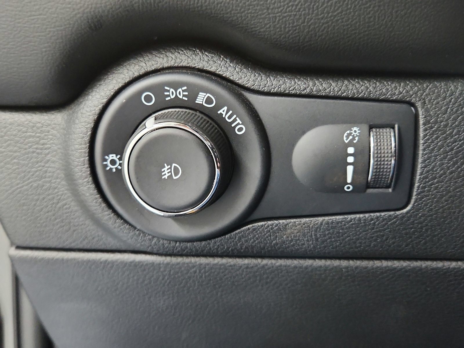 Used 2022 Dodge Durango SXT AWD/4WD image 15