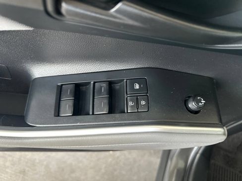 Used 2022 Toyota Highlander LE AWD/4WD image 24