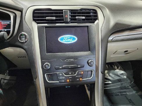 Used 2019 Ford Fusion SE image 14