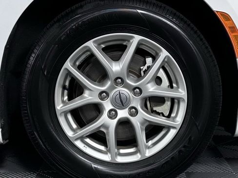 Used 2025 Chrysler Pacifica Select image 10