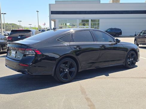 Used 2023 Honda Accord Sport image 3