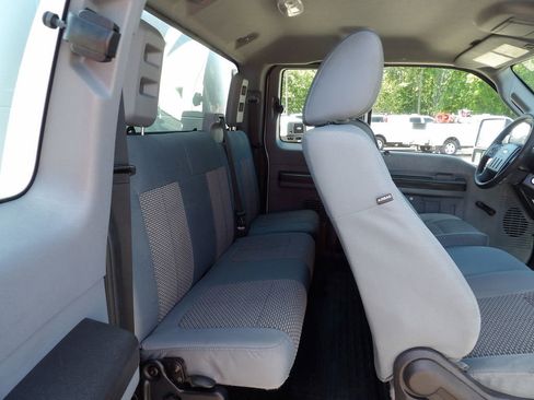 Used 2013 Ford F550 2WD SuperCab Super Duty w/ Payload Upgrade Pkg image 31