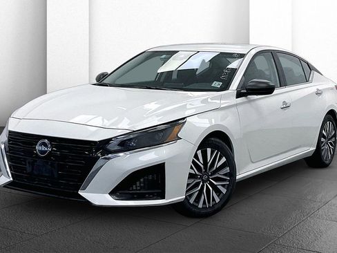 Certified 2024 Nissan Altima 2.5 SV image 10