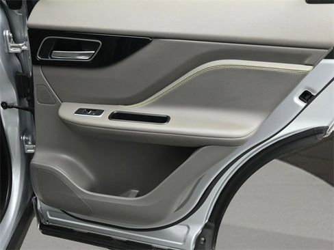 Used 2020 Jaguar F-PACE R-Sport image 16