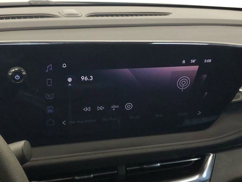 Used 2025 Buick Envista Preferred image 20