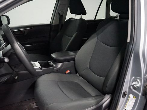 Used 2024 Toyota RAV4 LE AWD/4WD image 6