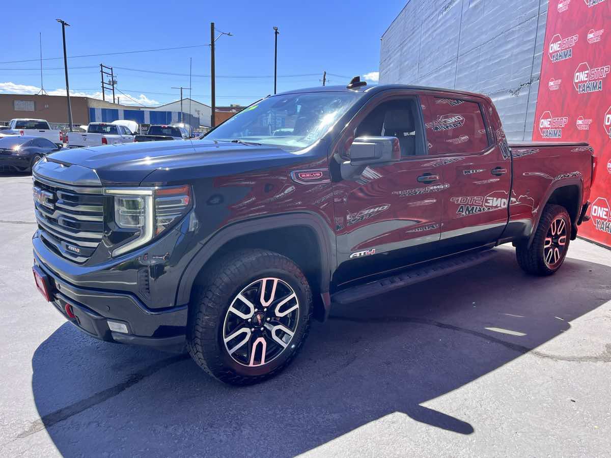 Used 2022 GMC Sierra 1500 AT4 w/ AT4 Premium Package AWD/4WD image 4
