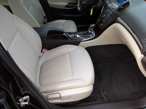 Used 2011 Buick Regal CXL image 6