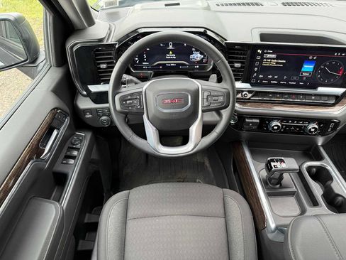 Used 2025 GMC Sierra 1500 Elevation image 9