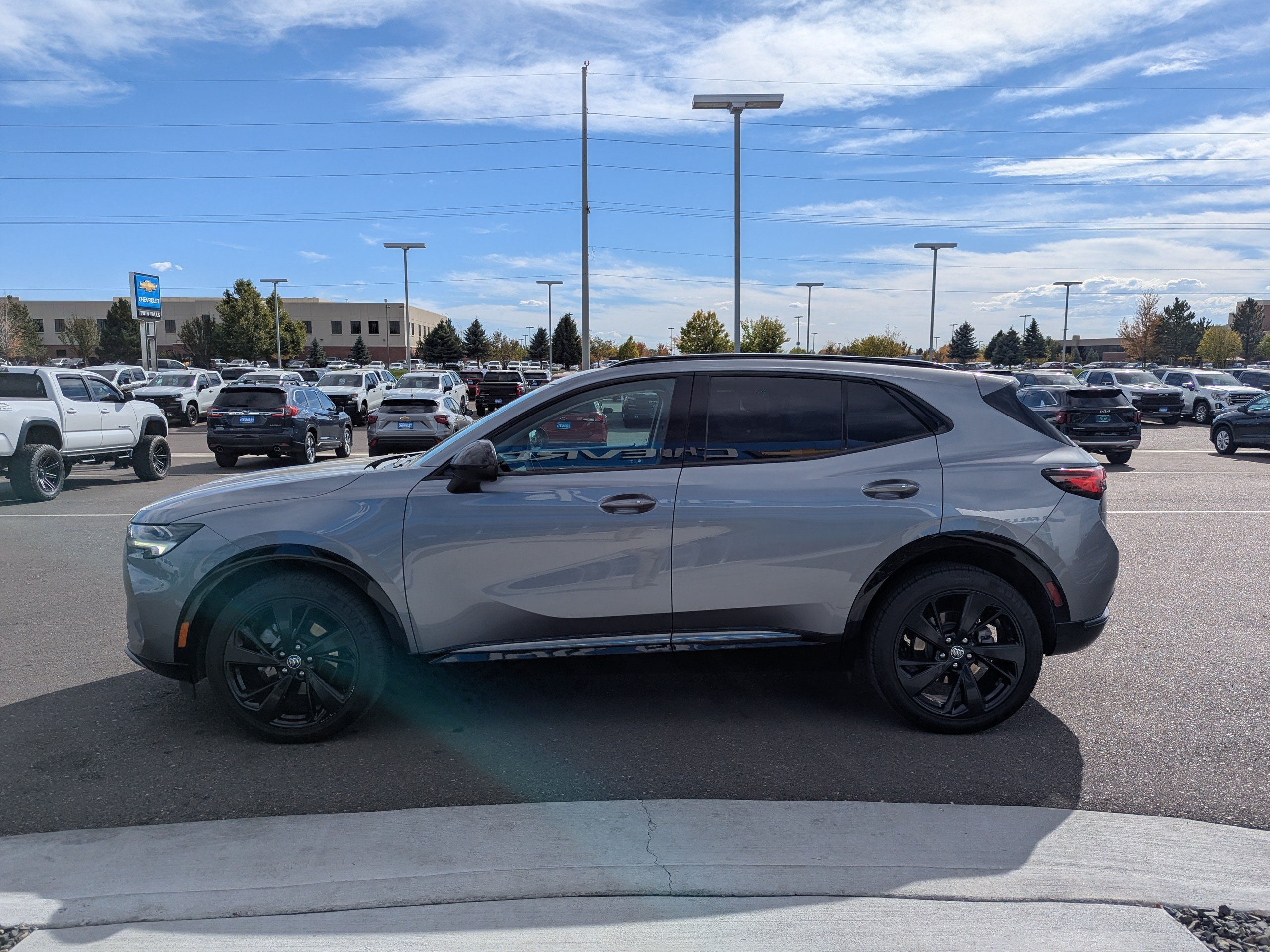 Used 2022 Buick Envision Essence w/ Sport Touring Package AWD/4WD image 8