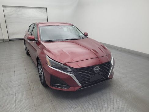 Used 2023 Nissan Altima 2.5 SV FWD image 14