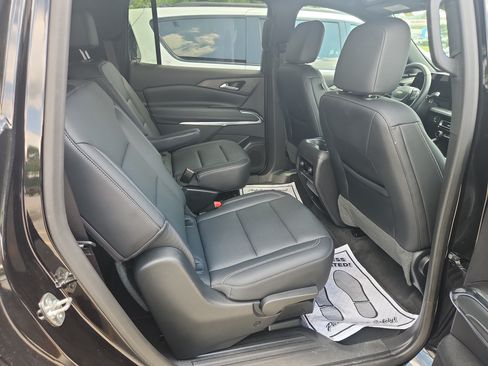 Used 2025 Chevrolet Traverse LT FWD image 19