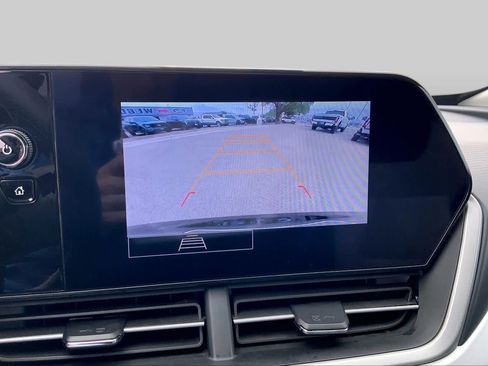 Used 2025 Chevrolet Trax LS FWD image 27