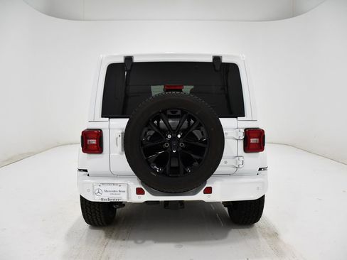 Used 2022 Jeep Wrangler Unlimited Sahara image 4